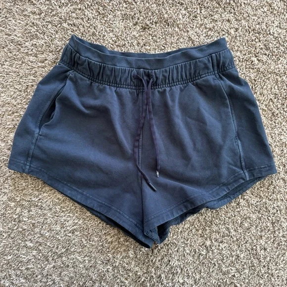 lululemon Women's Inner Glow High-Rise Short 3” in Acid Navy, size 4 - Picture 2 of 7